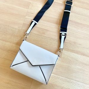 Guitar strap style crossbody purse